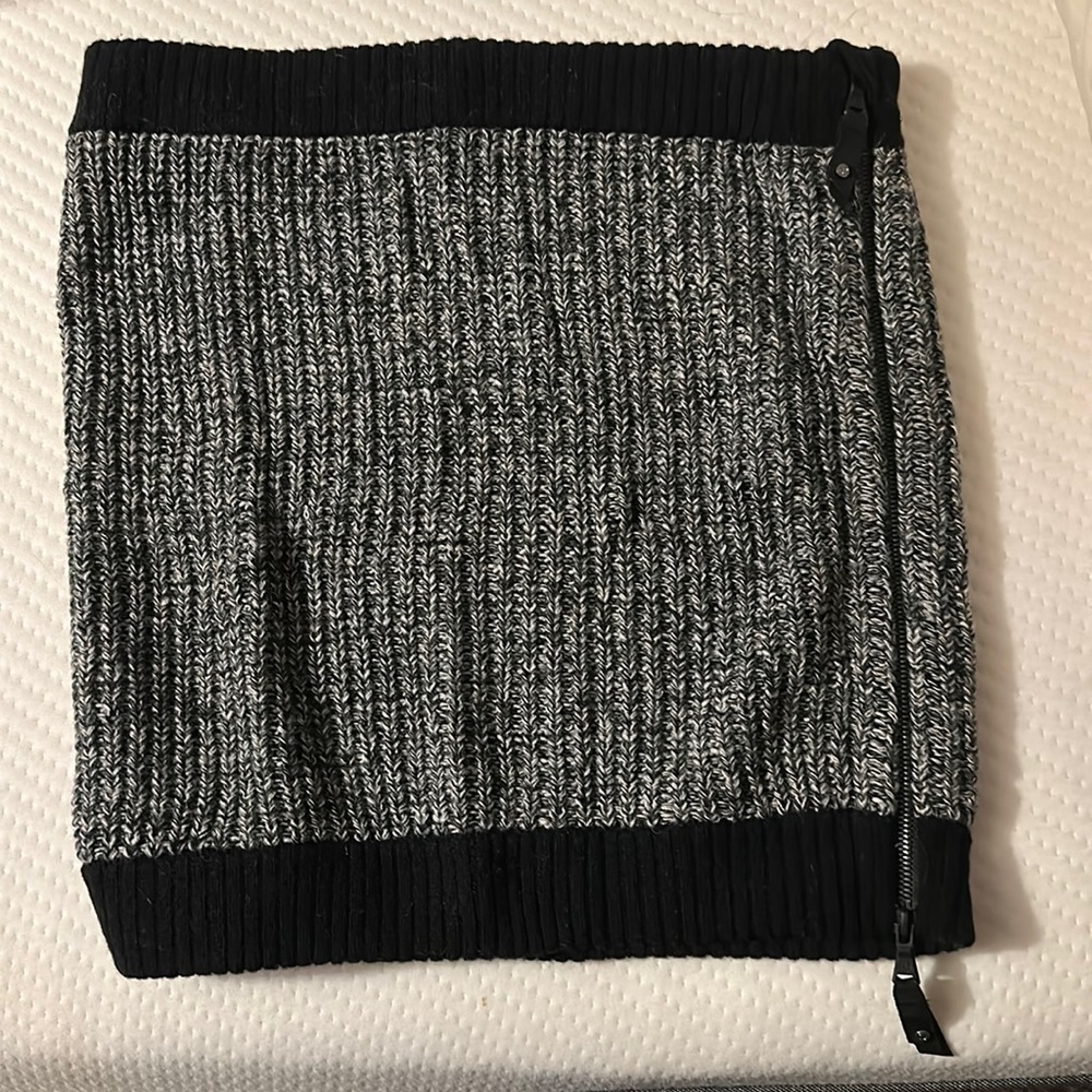 NWOT Lululemon Infinity Scarf Black & Grey Knit